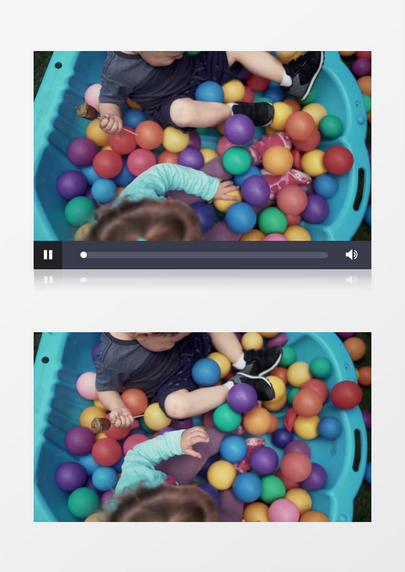 俯拍两个小朋友在玩彩色的海洋球实拍视频素材