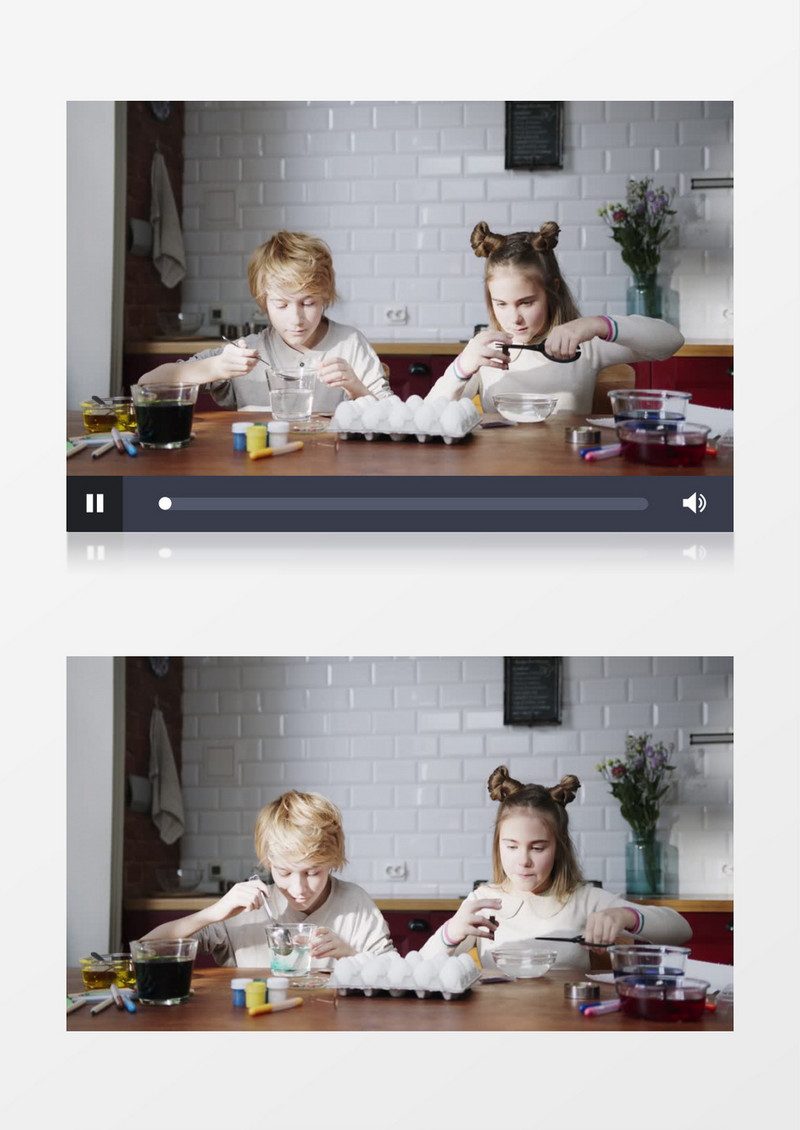 两个小朋友正在制彩蛋的染料实拍视频素材