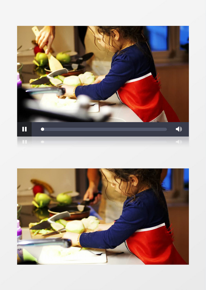 小女孩在帮妈妈切食物实拍视频素材