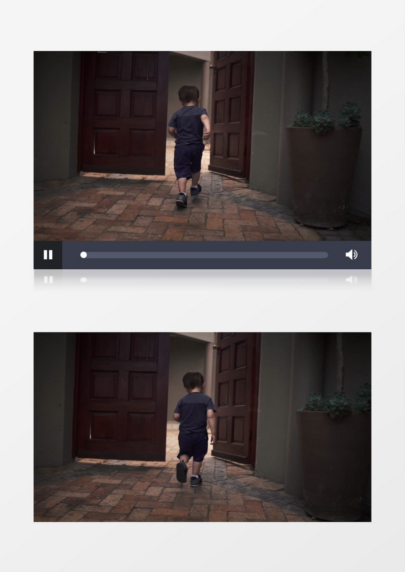小男孩在快速的跑向门口实拍视频素材