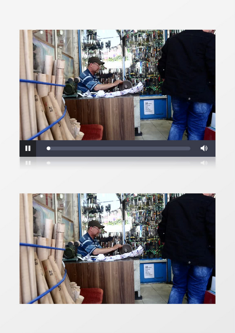 一个男人在商店操作电锯实拍视频素材