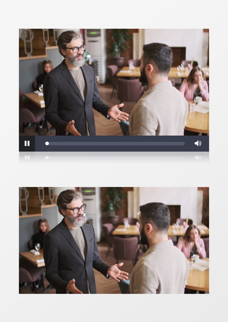 两个男人在咖啡厅中讨论问题并握手实拍视频素材
