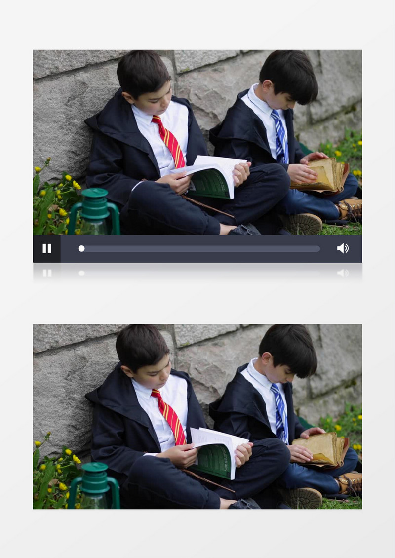 两个男孩坐在墙角翻看书籍实拍视频素材