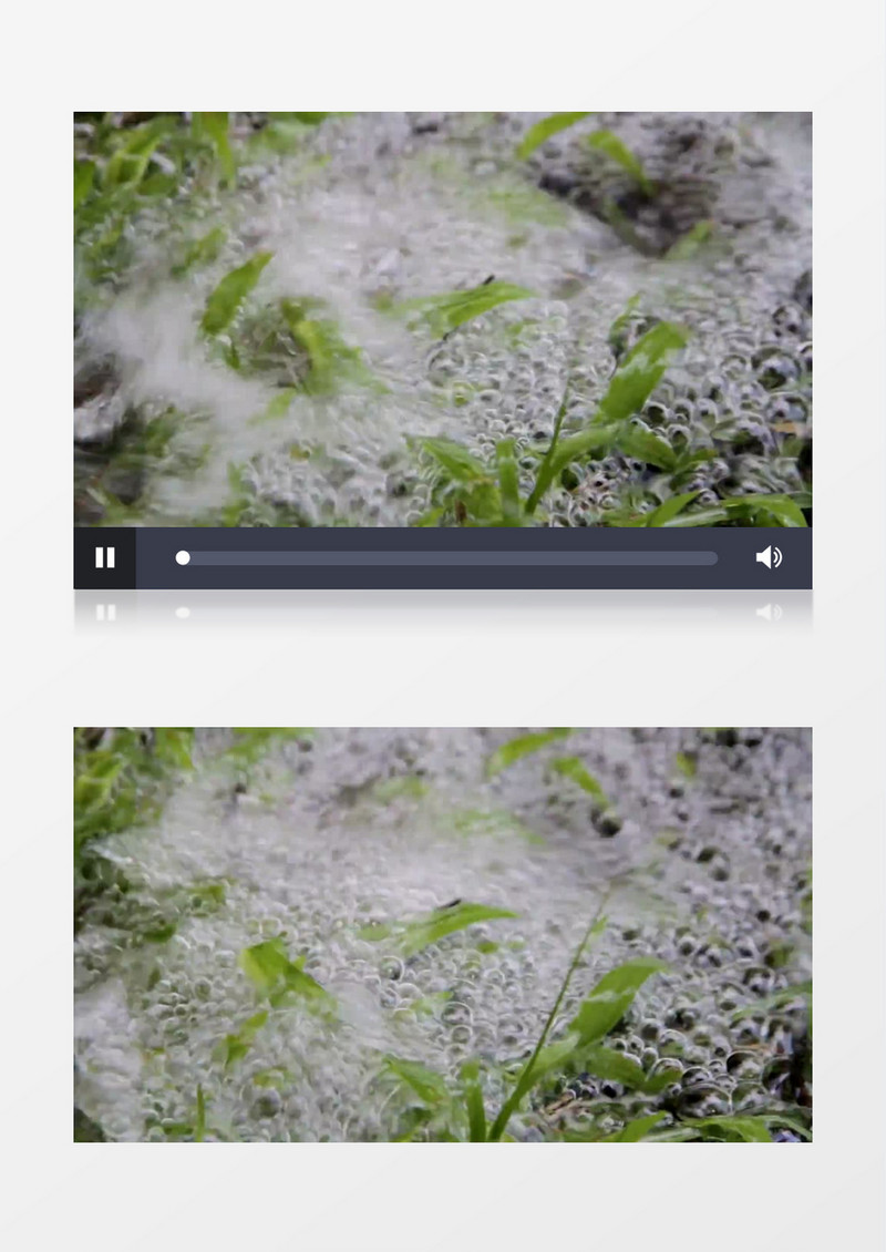 激流的小河中涌动的水泡实拍视频素材