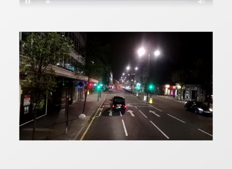延时拍摄夜晚的道路实拍视频素材