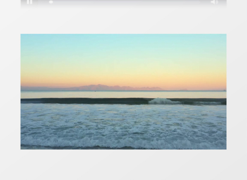 海浪冲向岸边翻起朵朵浪花实拍视频素材