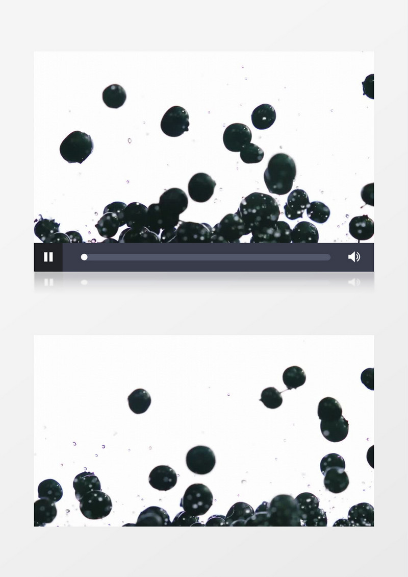 在水中起伏的蓝莓实拍视频素材