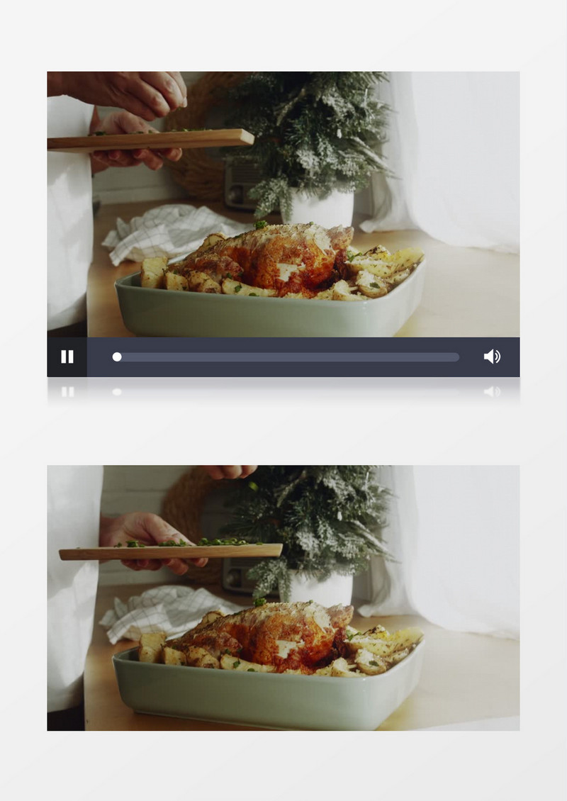 厨师往做好的火鸡上撒料实拍视频素材