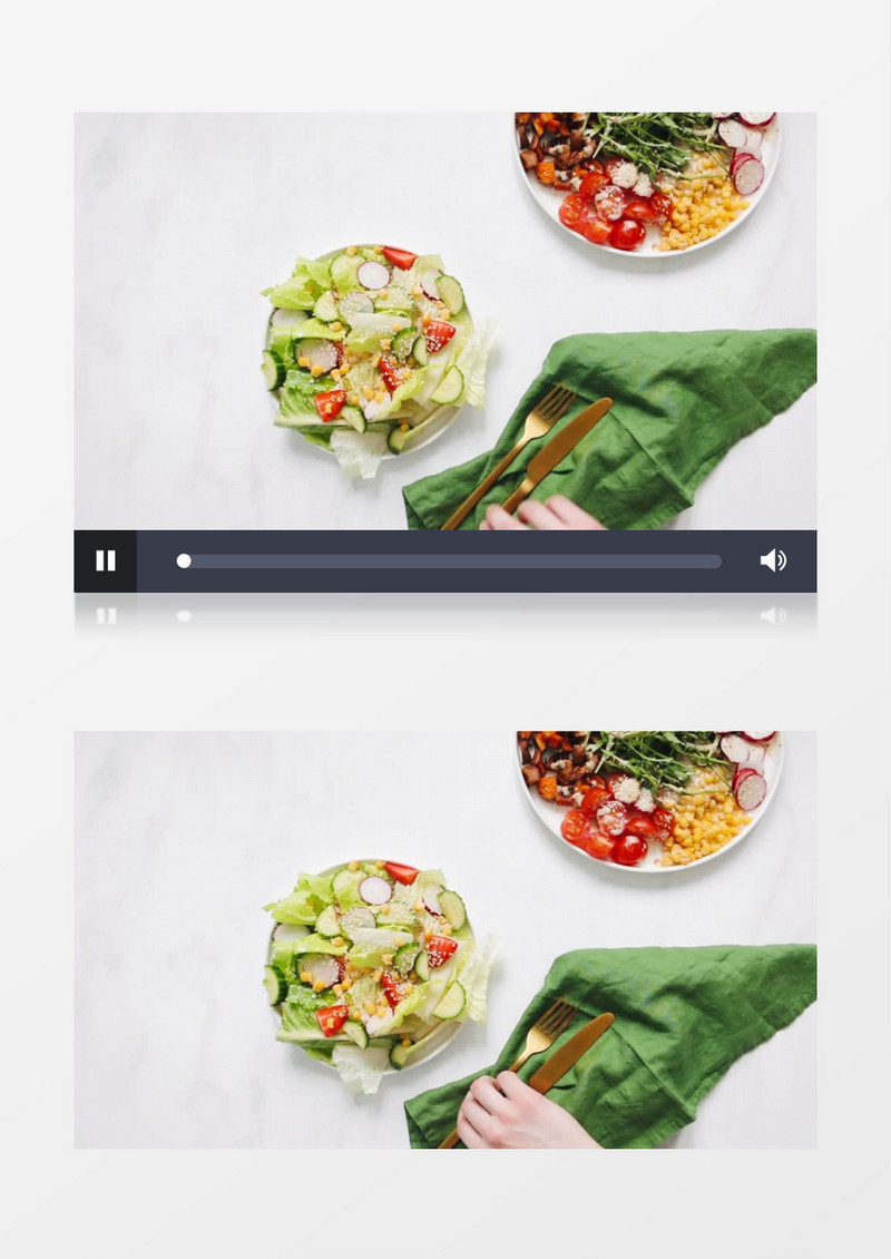 叉子叉起蔬菜沙拉中的黄瓜实拍视频素材