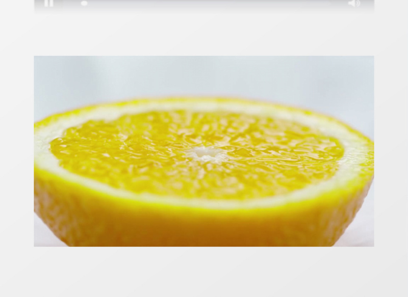 特写拍摄半个旋转的橙子实拍视频