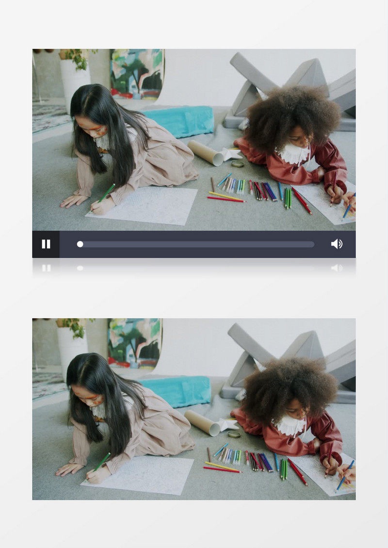 两个小孩正趴在地上画画实拍视频