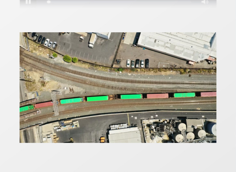 行驶有序的轨道和公路道路交通实拍视频素材