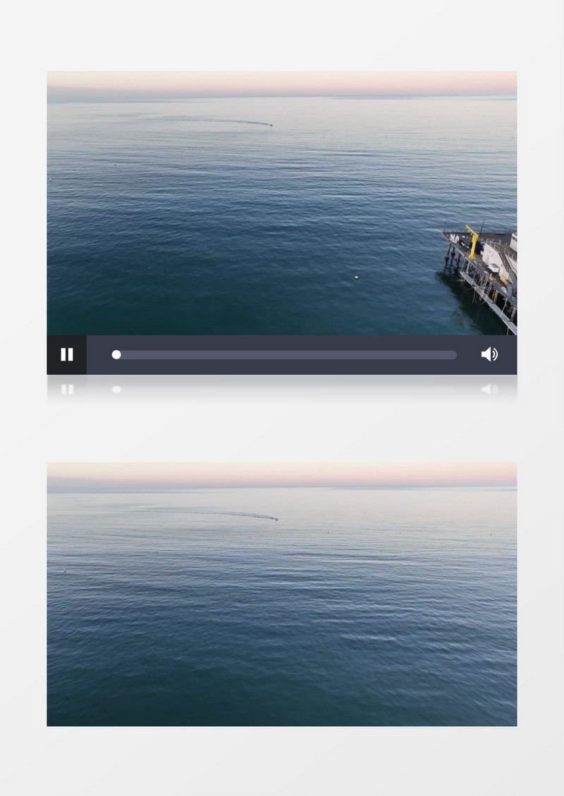 平静的水面上划过一艘游轮实拍视频素材