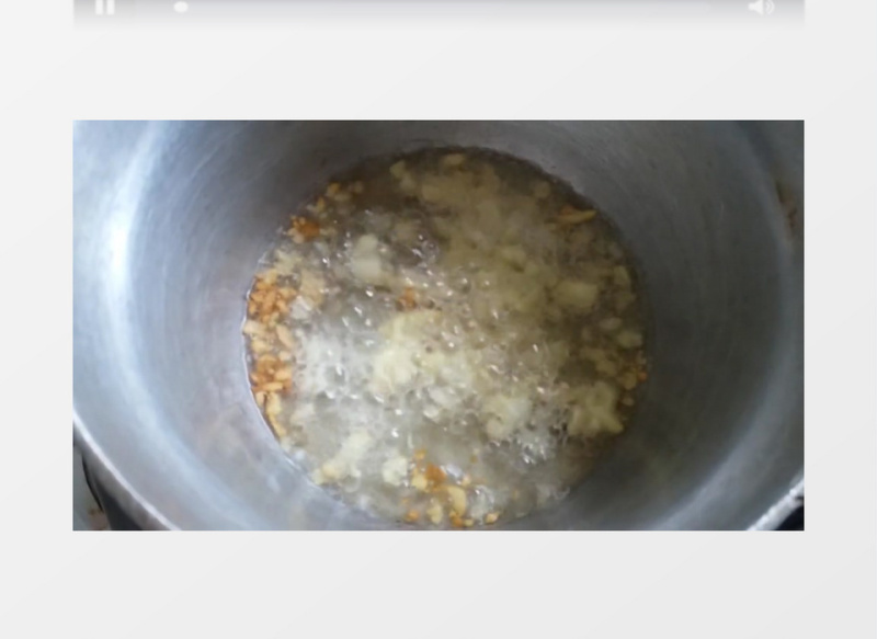 烹饪油炸油煎大蒜头实拍视频素材